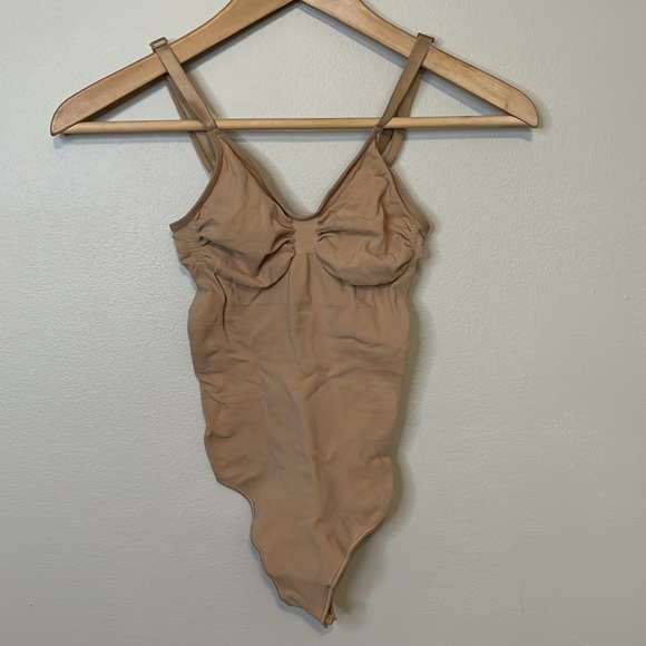 NWOT SKIMS Sculpting Snaps Bodysuit new - Picture 3 of 5